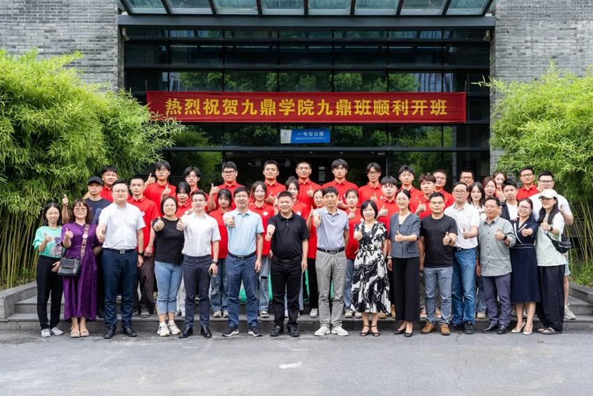 九鼎装饰集团专班在杭科院艺术学院顺利开班！